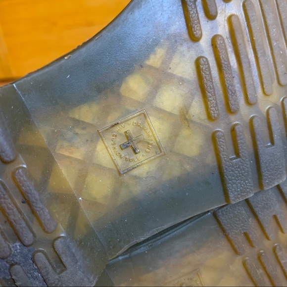 DR. MARTENS Junior Fur Lined Aimilita Leather Boot - Picture 8 of 11